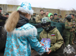 На Ставрополье сотрудники ОМОН Росгвардии провели акцию «Дед Мороз специального назначения»