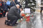Поклонимся великим тем годам...