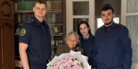 В Ставрополе сотрудники СК России поздравили ветерана Великой Отечественной войны с Международным женским днем - СУ СК РФ