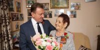 Глава Ставрополя Иван Ульянченко поздравил женщину-ветерана с 8 марта - Вечерний Ставрополь