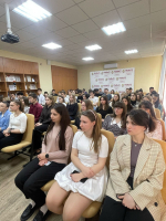 Работать со студенческой молодежью