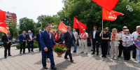Депутат Госдумы Владимир Кашин возложил цветы к памятнику Пушкина в Ставрополе - ИА Победа 26