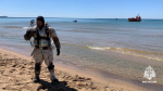 Ставропольские водолазы помогают поднимать мазут со дна моря в Анапе