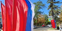 Губернатор поздравил ставропольцев с Днём государственного флага России - Телеканал СвоёТВ