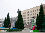 Площадь Ленина в Ставрополе украшают к Новому году
