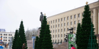 «Сказочный лес» из 34 искусственных елей устанавливают в центре Ставрополя - Комсомольская Правда
