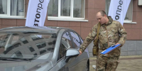 Получившему ранение ветерану СВО вручили автомобиль в Георгиевском округе - Телеканал СвоёТВ