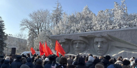 Студенты филиала приняли участие в церемонии возложения цветов к мемориалу «Огонь Вечной Славы» - Филиал РТУ МИРЭА в г. Ставрополе