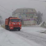 Больше 300 тонн песка и соли рассыпали в Ставрополе для борьбы с гололедом 27 февраля