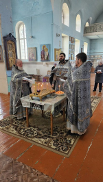 В храме преподобного Серафима Саровского села Труновского собором духовенства Донского благочиния совершена Литургия Преждеосвященных Даров