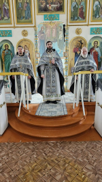 В храме преподобного Серафима Саровского села Труновского собором духовенства Донского благочиния совершена Литургия Преждеосвященных Даров
