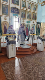 В храме преподобного Серафима Саровского села Труновского собором духовенства Донского благочиния совершена Литургия Преждеосвященных Даров