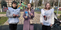 В Кочубеевском округе раздали ленты-триколоры - Вечерний Ставрополь