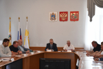 На заседании комитета по собственности, экономическому развитию, торговле и инвестициям обсудили новые торговые объекты, актуализацию муниципальных актов, отчёты МБУ и награждение работников МФЦ