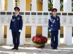 Торжественная церемония возложения прошла на Аллее Почетных граждан Ставрополя.