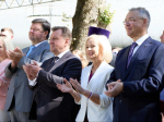 Торжественная церемония возложения прошла на Аллее Почетных граждан Ставрополя.